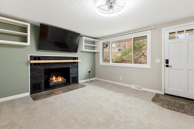 Building Photo - 100 9th Ave