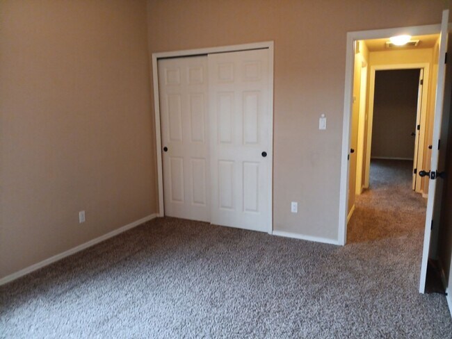 Building Photo - 4 Bedroom, 2 Bathroom! Lovely Home! Schedule a Showing!