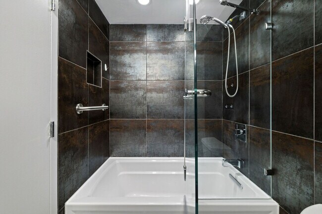 Building Photo - 440 N Wabash Ave