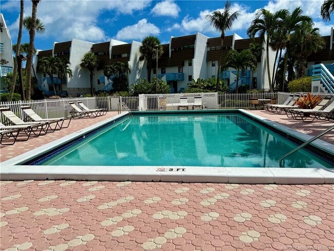 Building Photo - 11000 S Ocean Dr