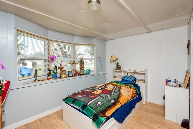 Building Photo - 760 Henry St