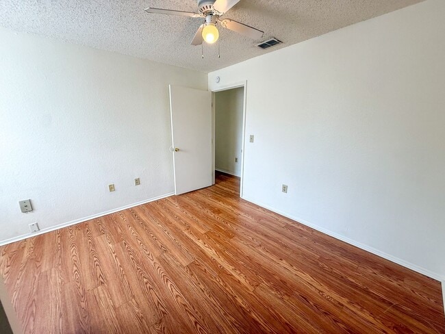 Building Photo - 3705 SW 27th St