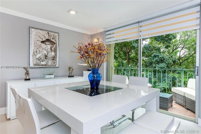 Primary Photo - 9350 Fontainebleau Blvd