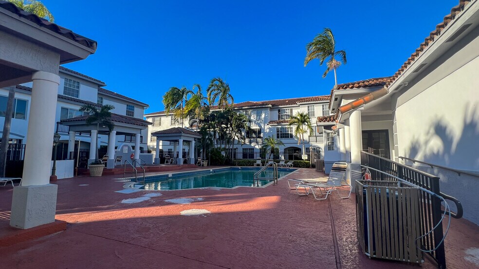 Building Photo - 735 SW 148th Ave