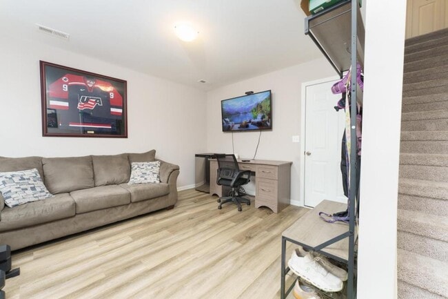 Building Photo - 197 Sean St