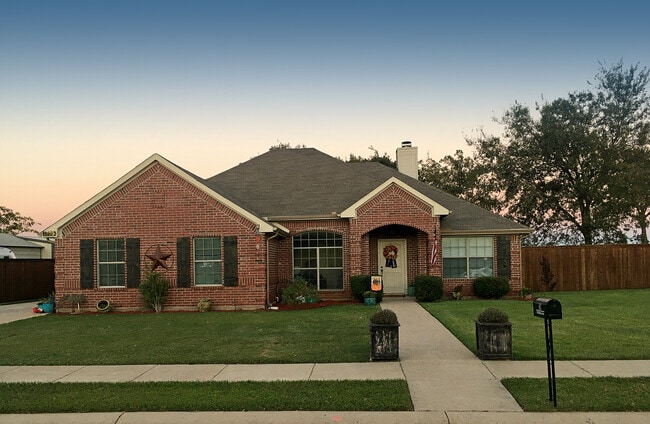 Building Photo - 1705 Hickory Dr