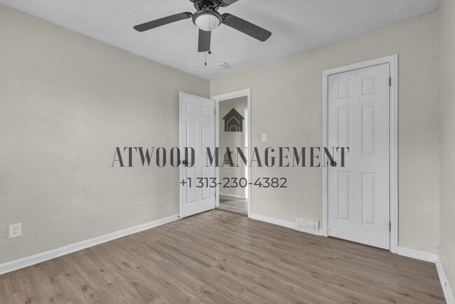 Building Photo - This beautifully updated 3-bedroom, 1-bath single-family home is ready for move-in!