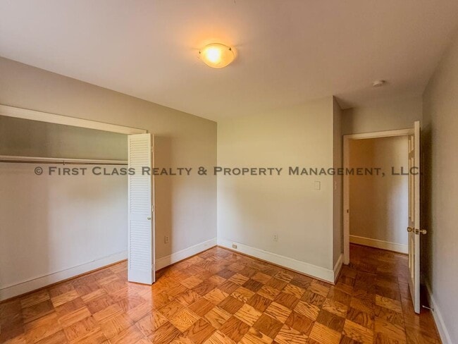 Building Photo - 500 Ashworth Rd