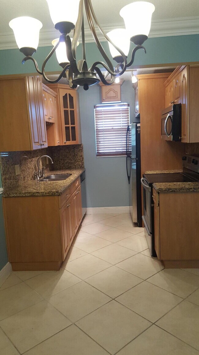 Building Photo - 421 NE 1st St