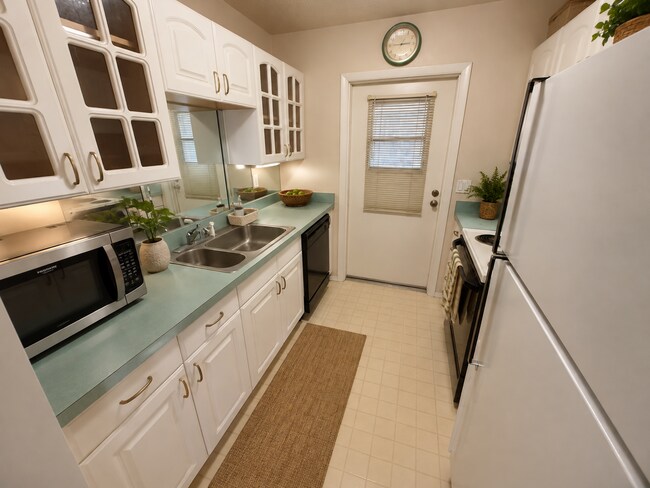 Building Photo - Affordable Lakefront Living in Camelot by the Lakes | First-Floor 1 Bed / 1 Bath | $1250