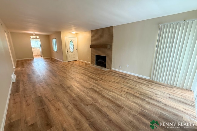 Building Photo - Remodeled 2 Bedroom Duplex with Private Ba...
