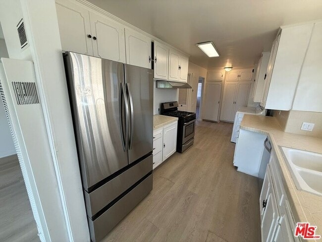 Building Photo - 3237 Midvale Ave