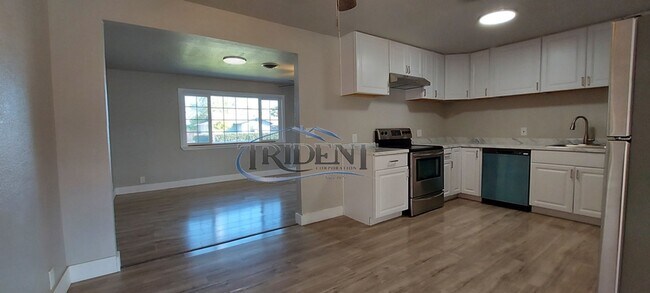 Building Photo - 3 bedroom, 2 bath home, with a bonus room