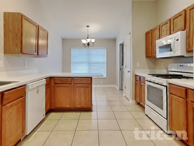 Building Photo - 6816 Monarch Park Dr