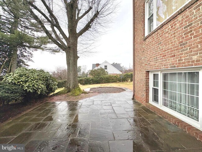 Building Photo - 513 Cathedral Dr