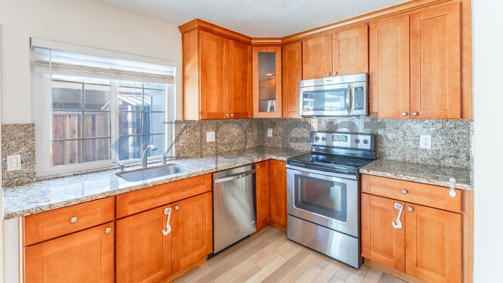 Building Photo - Unit