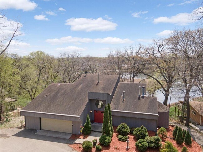 Building Photo - 6301 Bayridge Rd