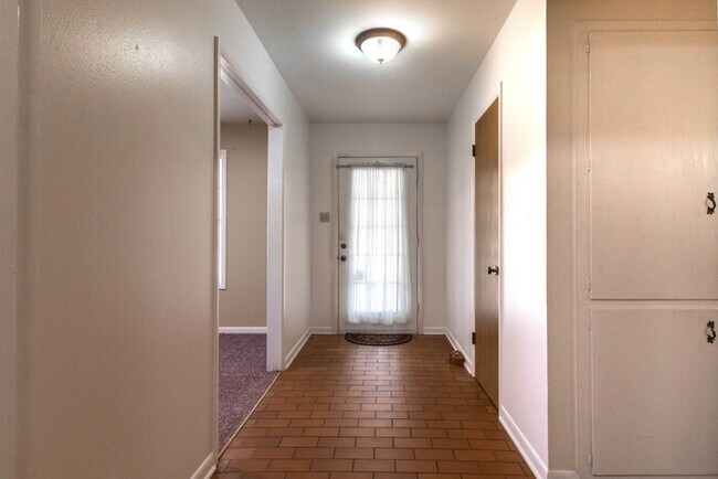 Building Photo - 1227 Ector St