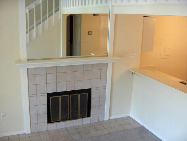 Building Photo - "Charming 2-Bed, 2-Bath Condo Retreat in B...