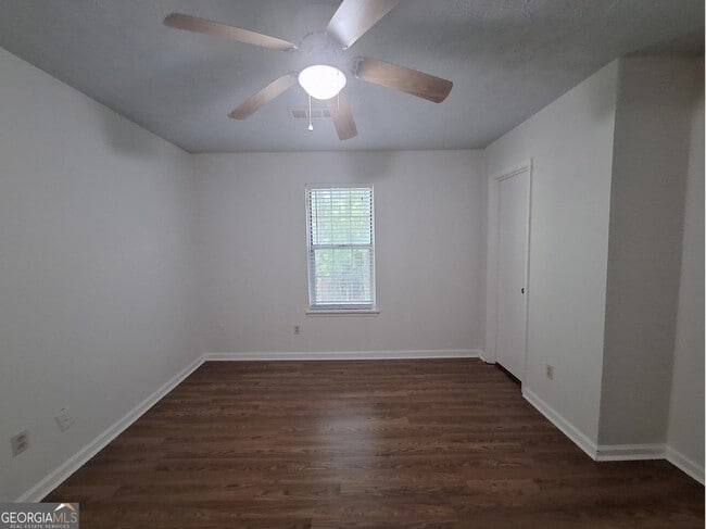 Building Photo - 6562 Carriage Ln