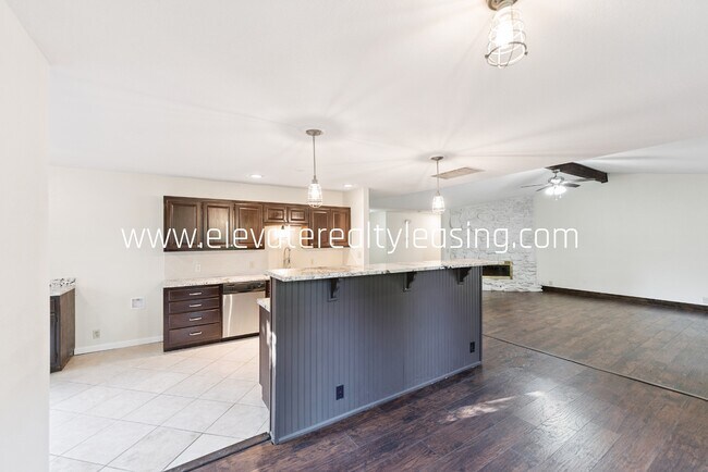 Building Photo - 7212 E 76th St
