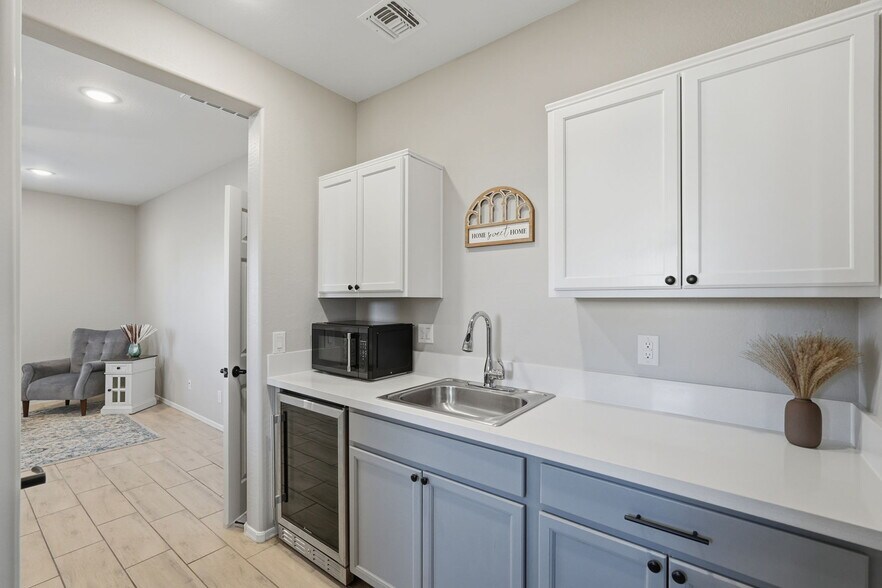 Building Photo - 3017 N Majestic Ct