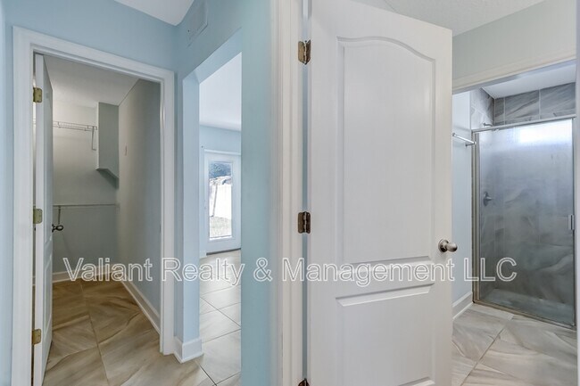 Building Photo - 2110 3rd St