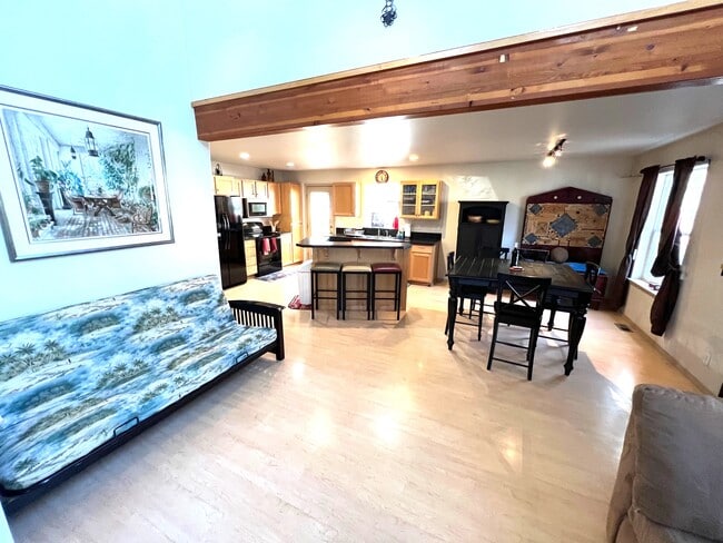 Building Photo - 309 S 15th St