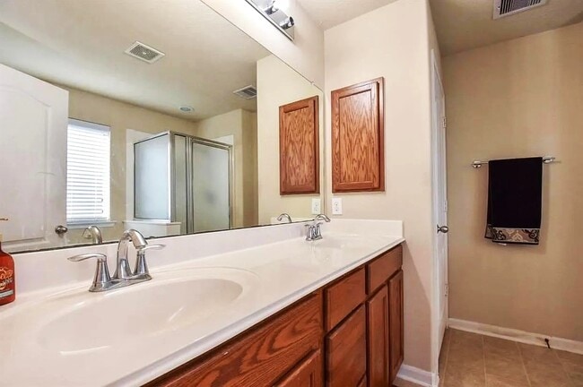 Building Photo - 22427 Stamford Brook Ct