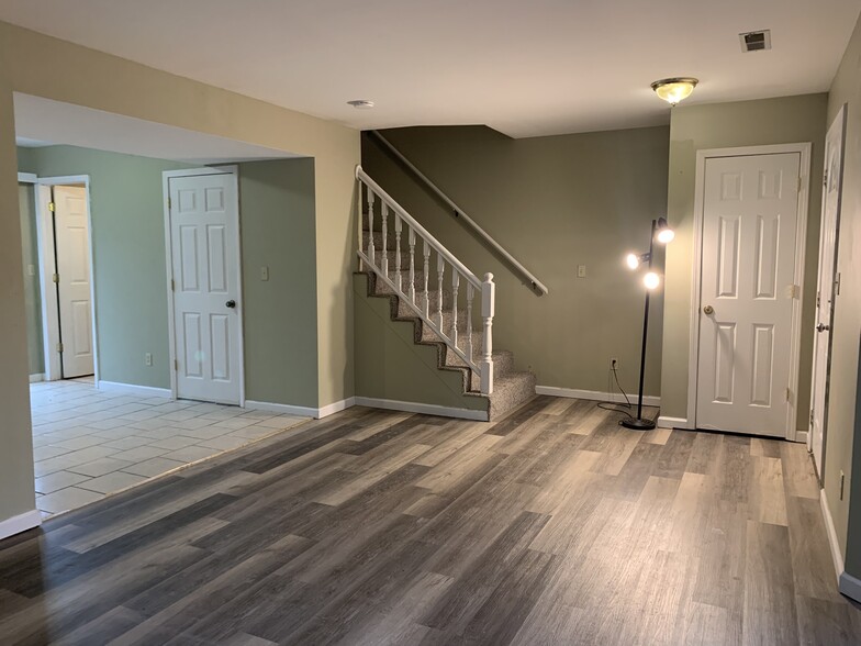 Building Photo - 403 Frank St