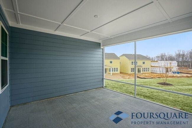 Building Photo - Charming 3-Bed Ranch Home with Modern Kitc...