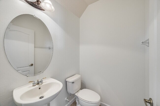Building Photo - Beachside Townhome in Gated Community