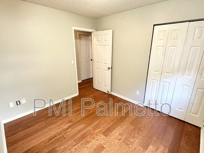 Building Photo - 844 Bentley Dr