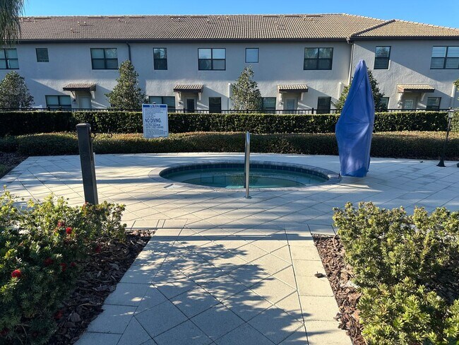 Building Photo - Incredible 5 Bedroom, 3 Bath Town home wit...