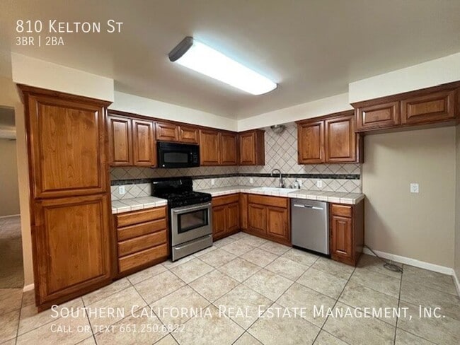 Building Photo - 810 Kelton St