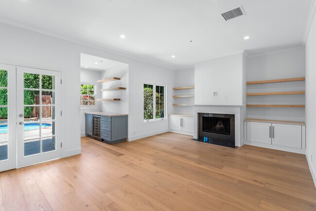 Family Room - 321 S Swall Dr