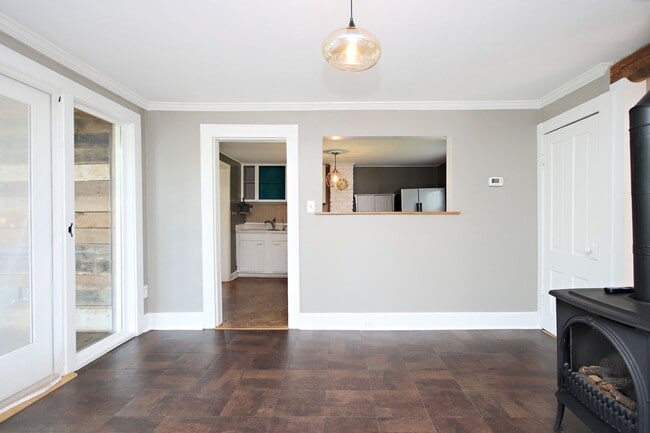 Building Photo - Charming Pet-Friendly Belmont Home