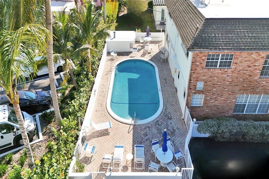 Building Photo - 3220 NE 10th St