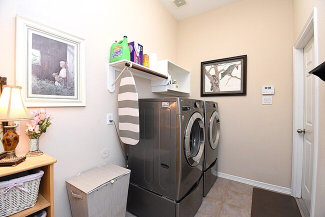 Building Photo - 1446 Sherwood Park Cir