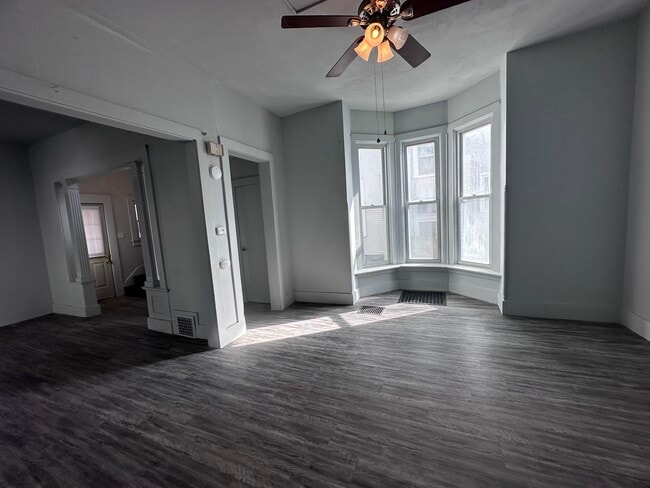 Building Photo - 607 Penn-E