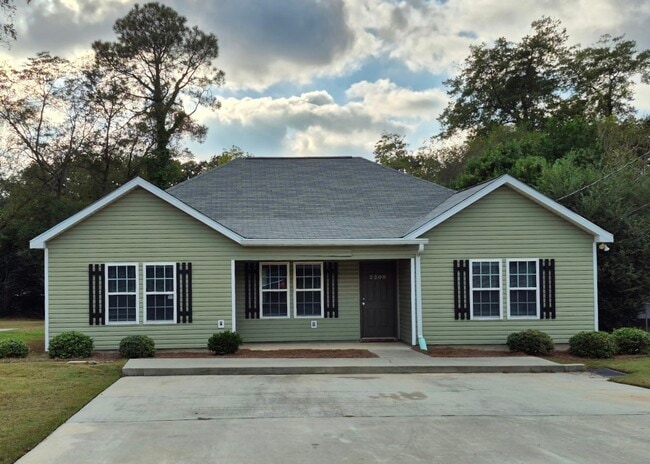 Building Photo - 2208 Thornhill Rd