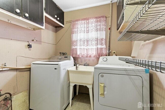 Building Photo - 6 Cherry St