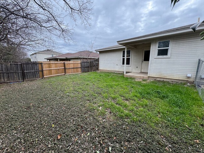 Building Photo - 107 Kings Ct