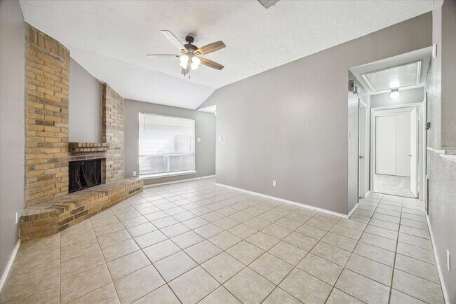 Building Photo - Move-In Ready South Willowbrook Home For Rent!