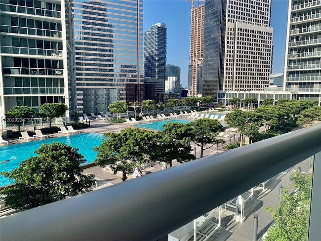 Building Photo - 475 Brickell Ave