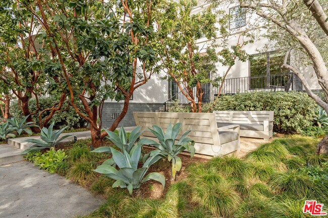 Building Photo - 100 N La Jolla Ave