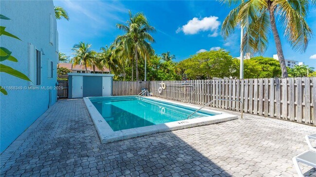 Building Photo - 3827 NE 166th St