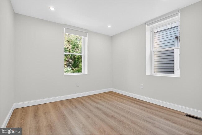 Building Photo - 5925 Woodcrest Ave