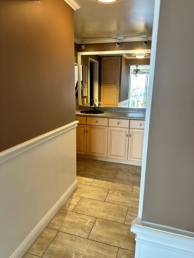 Building Photo - Spacious 2 Bedroom 2 Baths Condo with Wate...