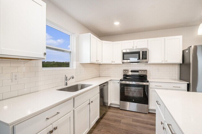 Building Photo - Newly Constructed Five Bedroom Home in Por...